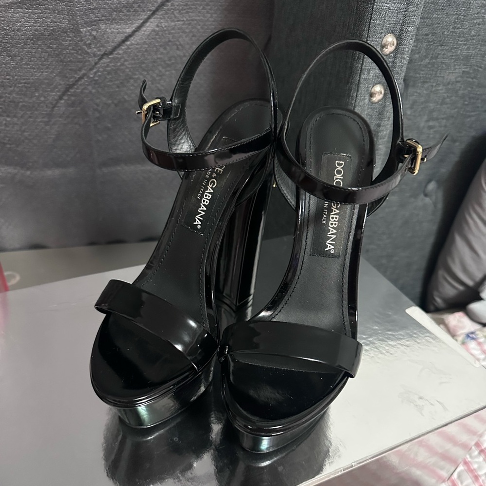 Dolce & Gabbana Glossy Black Heels
